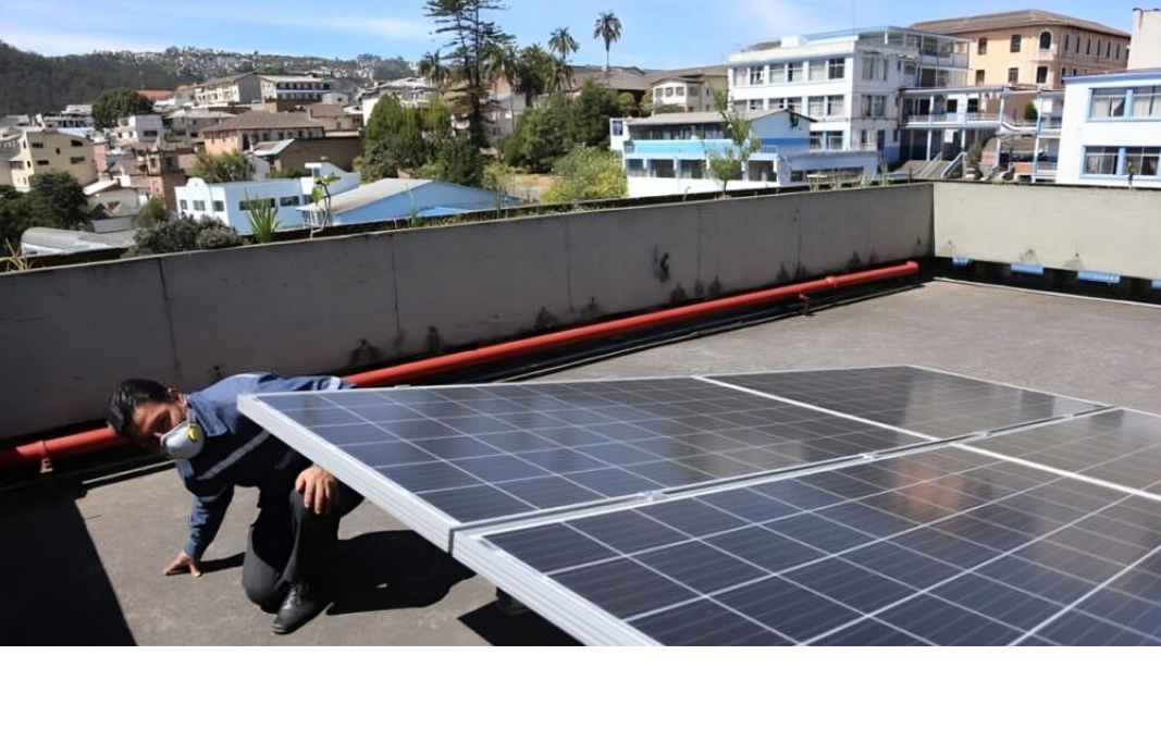 Photovoltaic panels in Quito