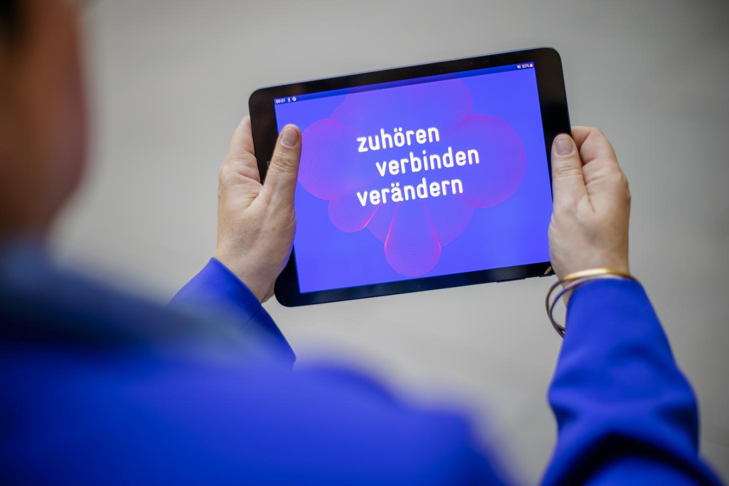 Zuhören – verbinden – verändern ist das Motto des Integrierten Unternehmensbericht der GIZ 2023.