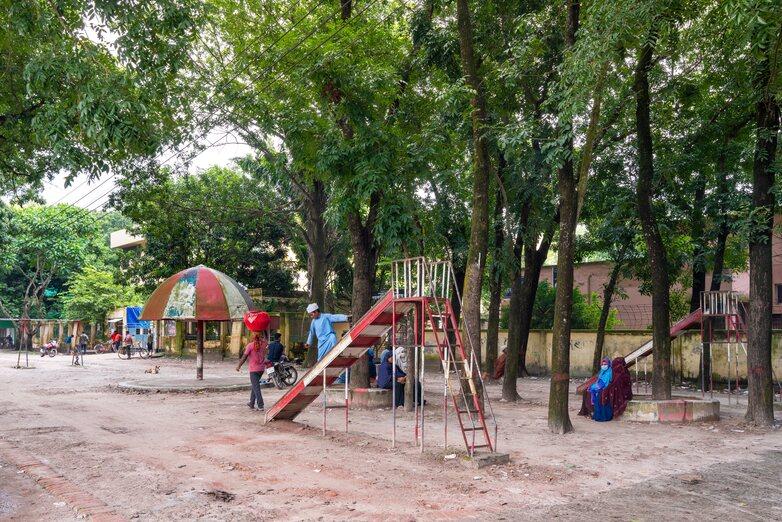 Drei Männer arbeiten auf einer Baustelle. Copyright: GIZ BD