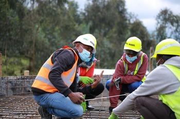 In Ruanda bildet ein Architekturunternehmen Arbeitende für die Bauindustrie aus.